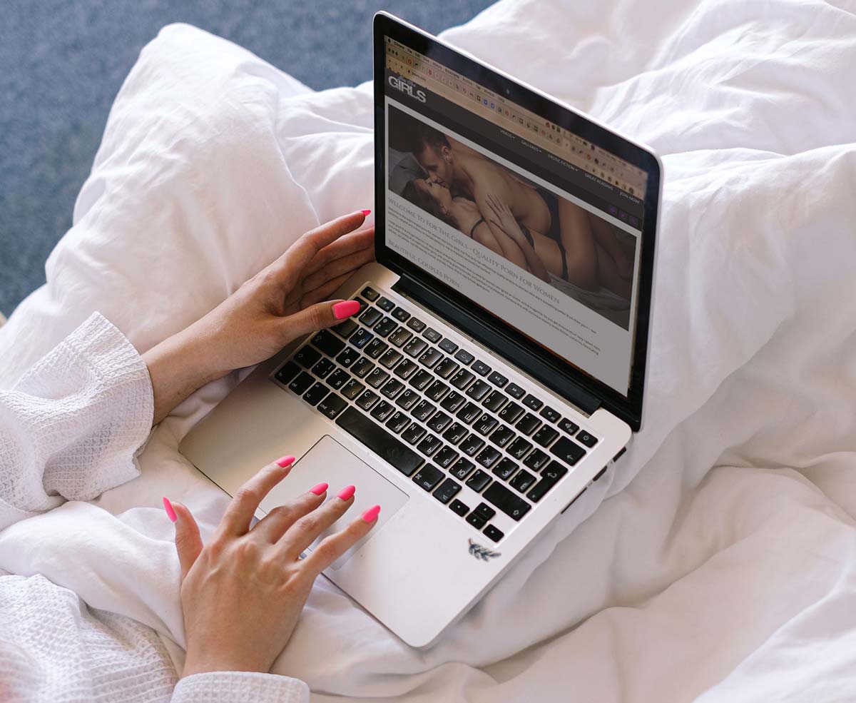 Top 10 porn for women sites, a woman looks at a laptop in bed, we only see her hands